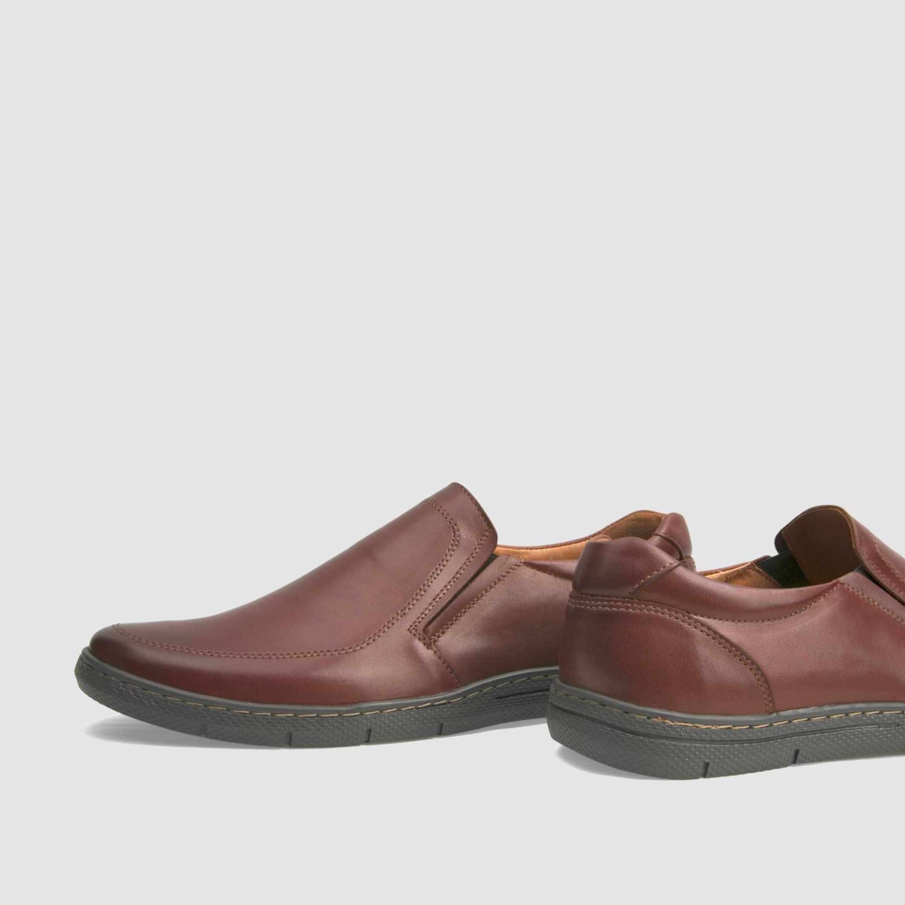 Casual shoe TAPI B-7361 brown smooth leather