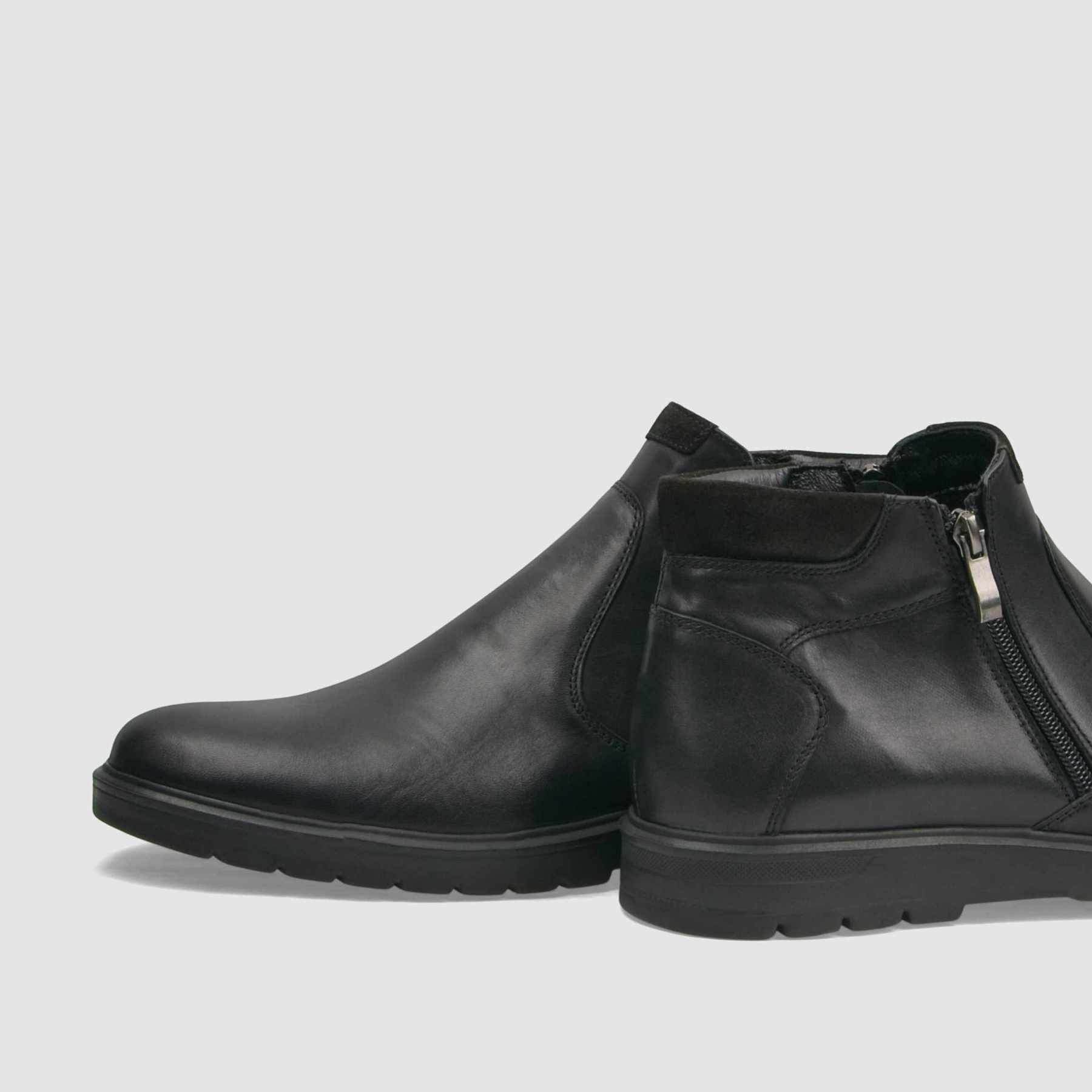 Trzewik casual TAPI G-2504 czarna licowa skora