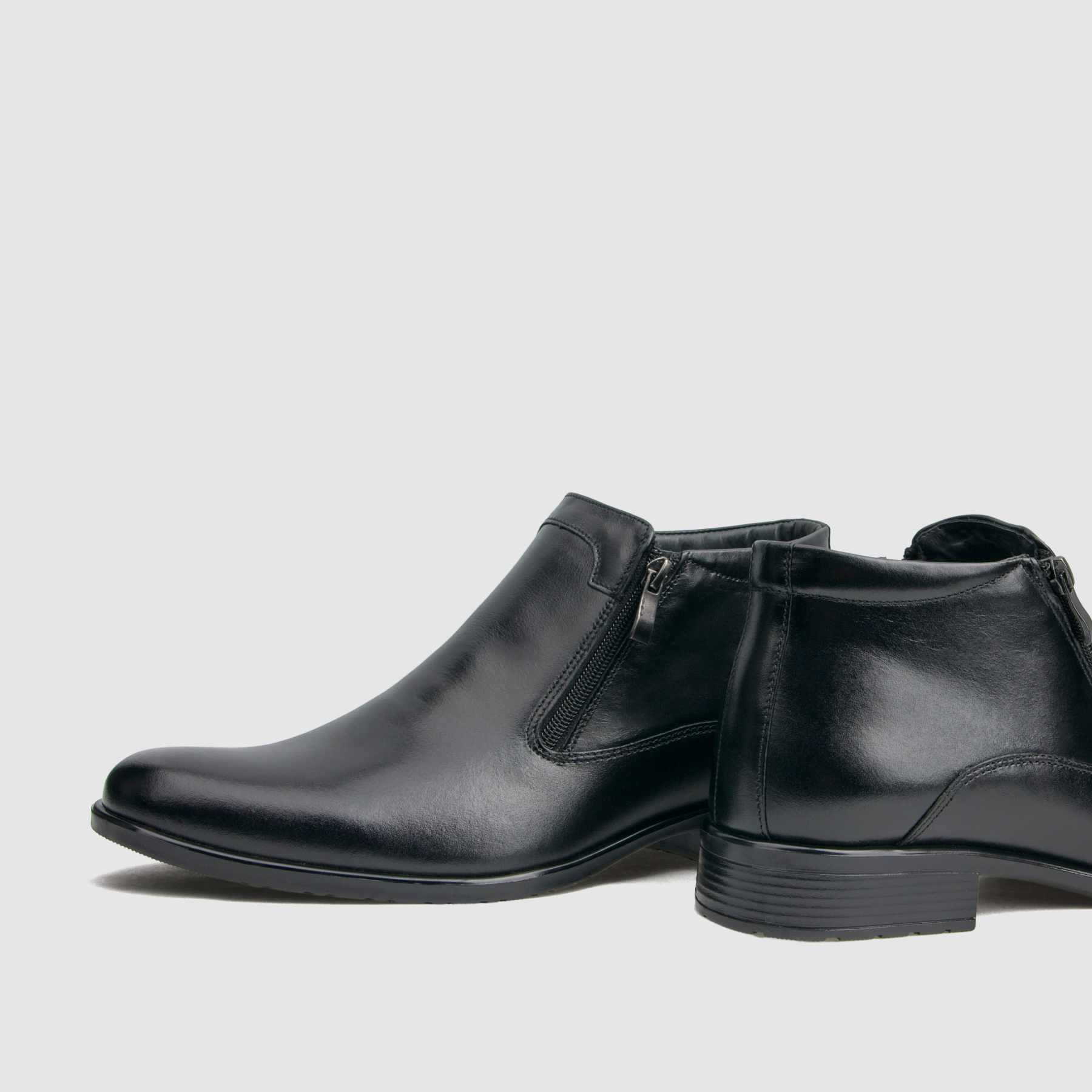 Elegant ankle boot TAPI M-4780 black smooth leather