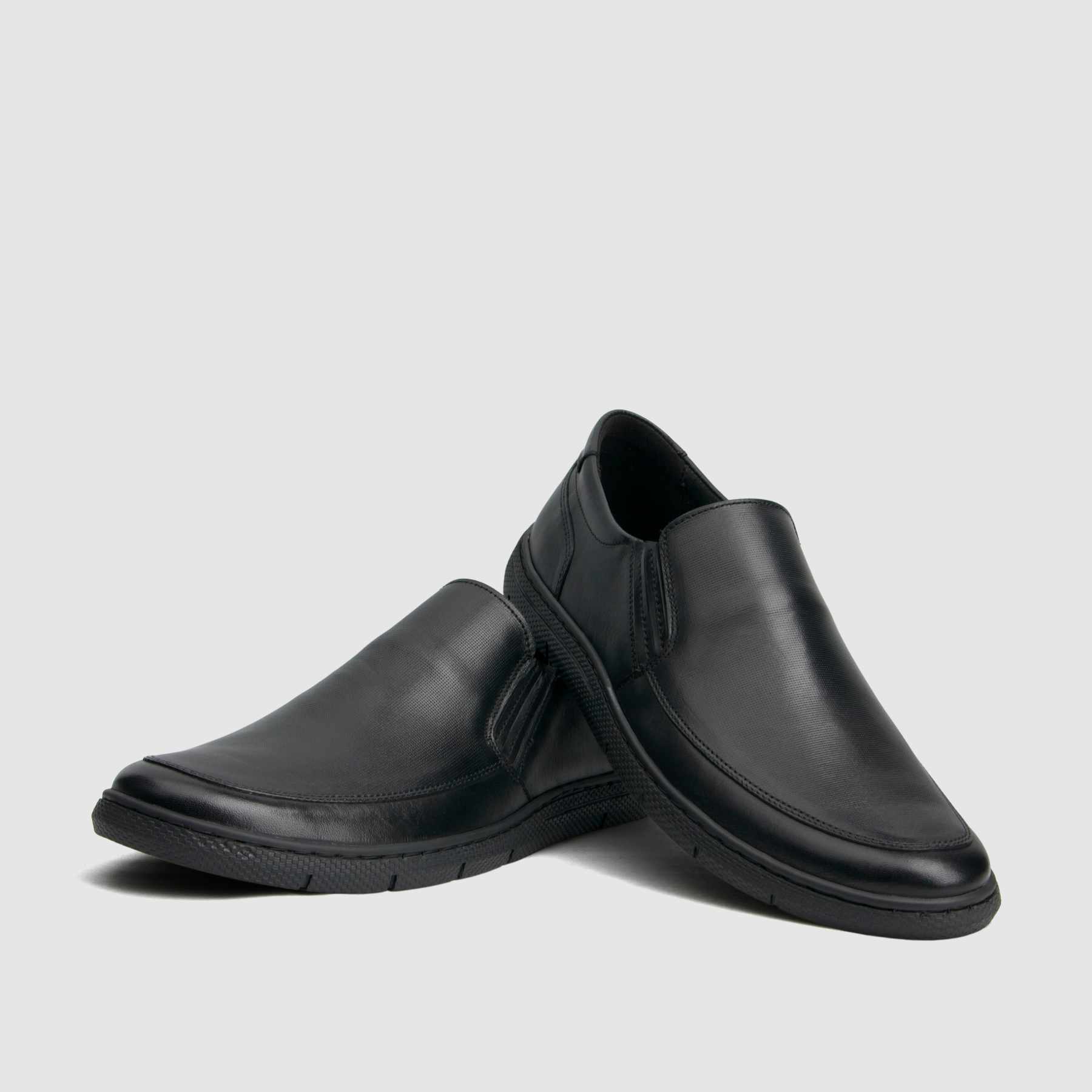 Casual shoe TAPI C-7251 black smooth leather