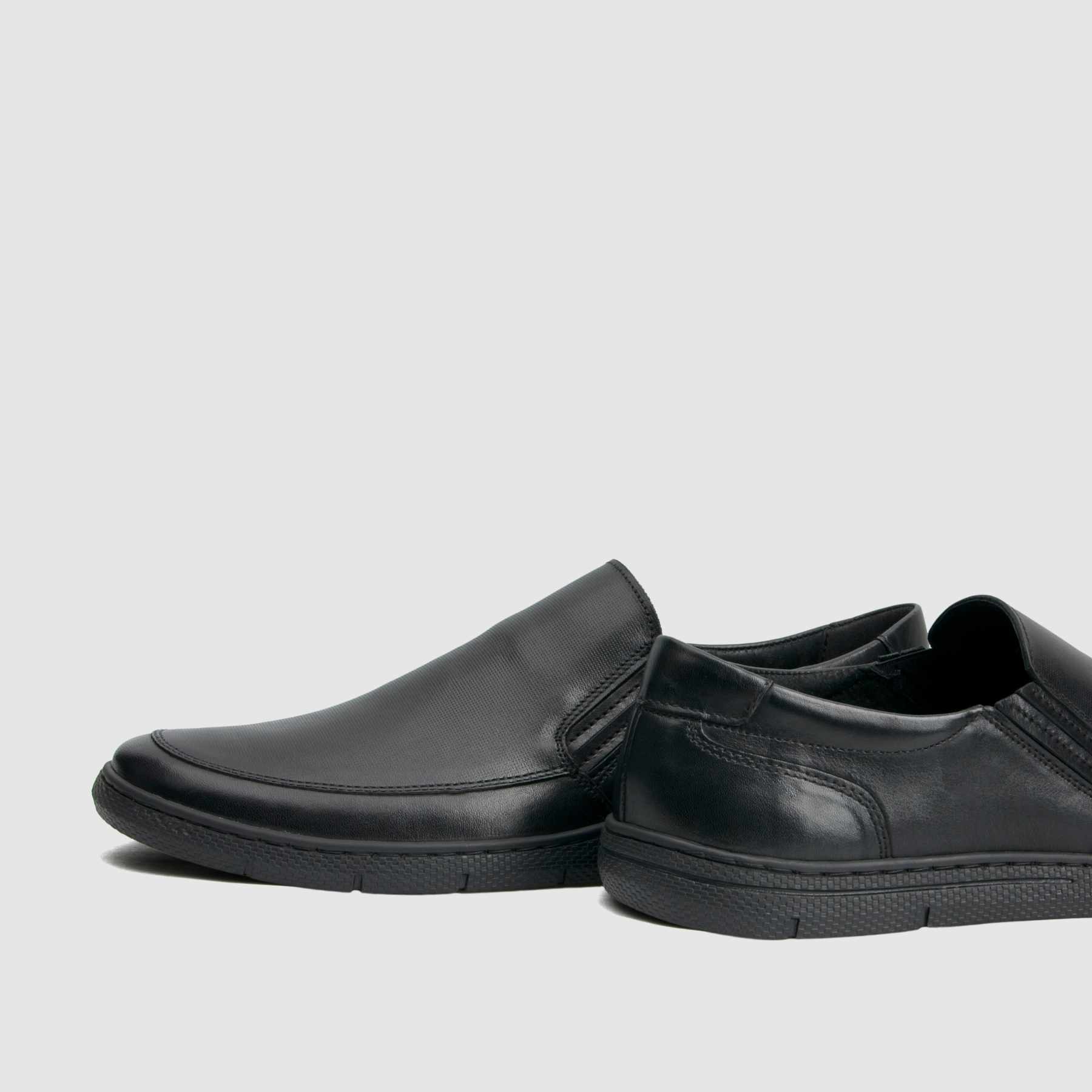 Casual shoe TAPI C-7251 black smooth leather